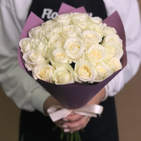 Розы Букет из 25 белых роз (40 см)
