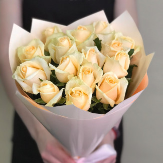Розы Букет из 15 кремовых роз (40 см)